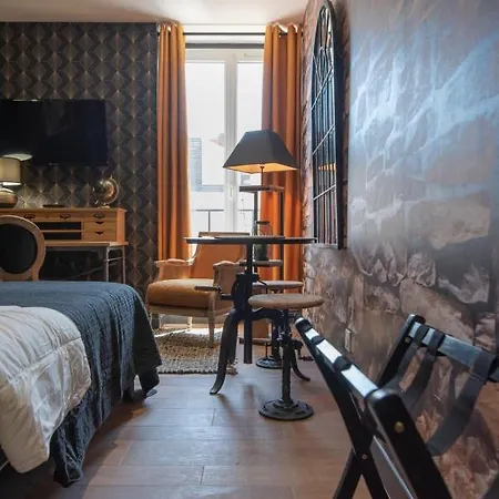 Les Pierres Dorees-studio Cosy-metro Valmy Apartamento *
